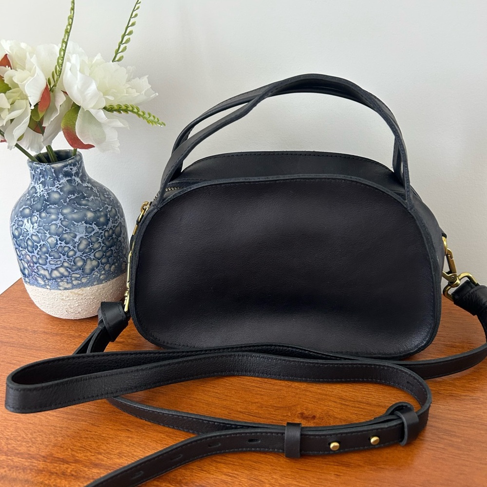Madewell Black Crossbody Bag with Minimalist Design
